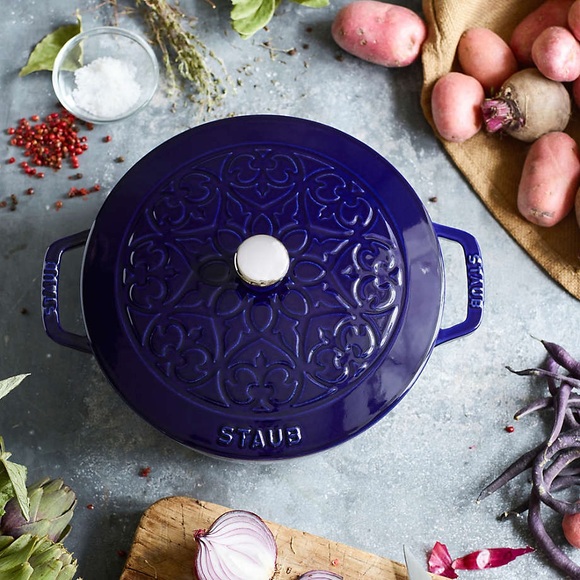 Staub new #24 3.75-Qt Lily Lid Dark Blue - Picture 13 of 13